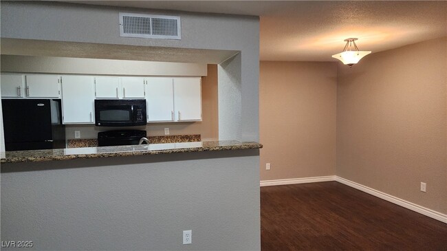 Building Photo - 8101 W Flamingo Rd