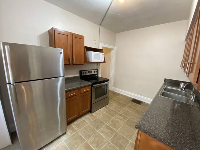 Building Photo - E 18th Ave 323-325 CR
