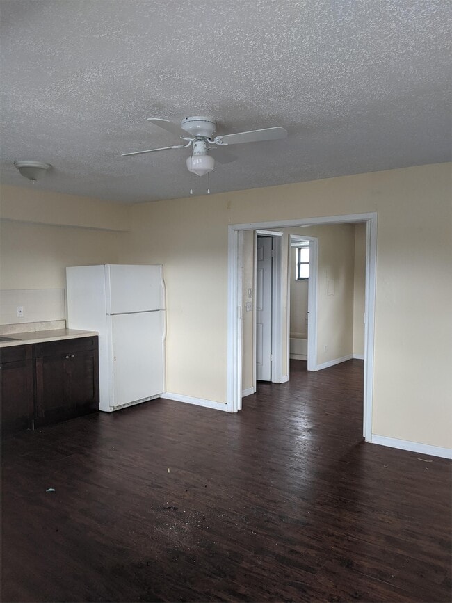 Building Photo - 8710 SE Mayo Dr