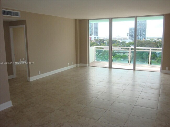 Foto del edificio - 3301 NE 5th Ave