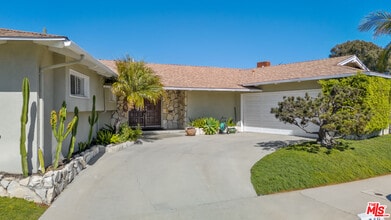 Building Photo - 4246 Cloverdale Ave