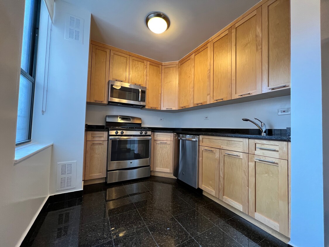 KITCHEN - 202 W 88th St