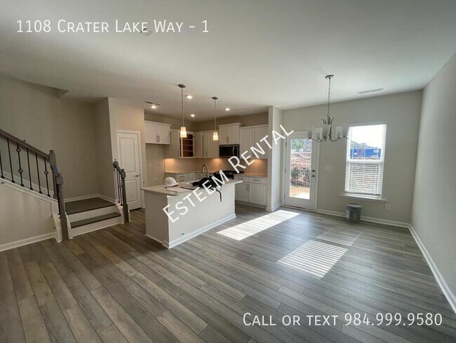 Building Photo - 1108 Crater Lk Wy