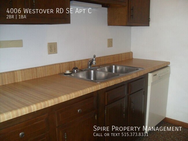Building Photo - 2 bedroom close to Lindale - Fireplace & G...