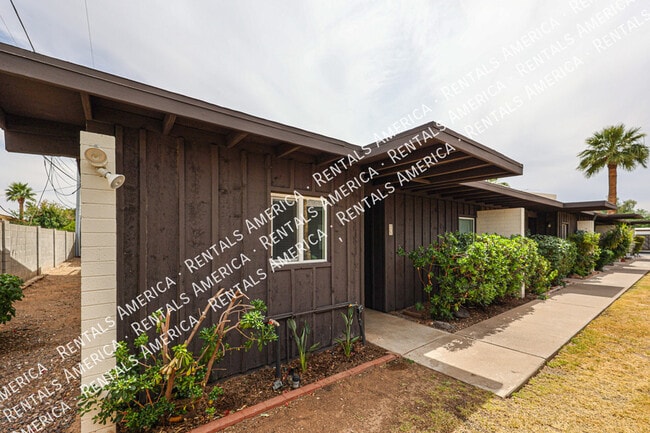Building Photo - 1450 E Bethany Home Rd