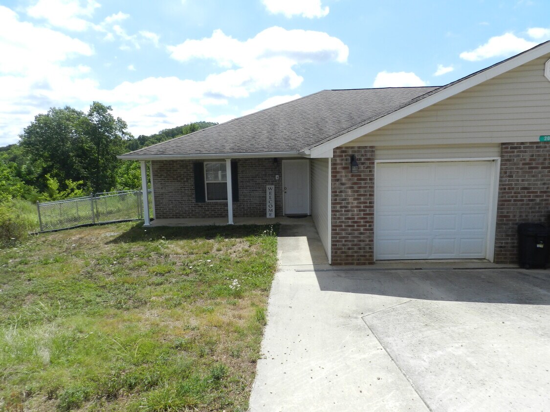 20944 Honest Ln, Saint Robert, MO 65584 Townhome Rentals in Saint