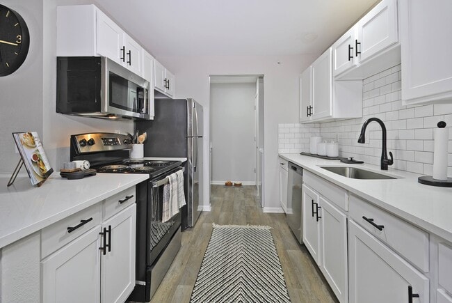 Building Photo - Hunters Ridge Apartments & Townhomes