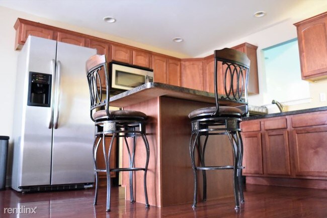 Building Photo - 3 br, 2.5 bath Townhome - 12 LUMBER LN
