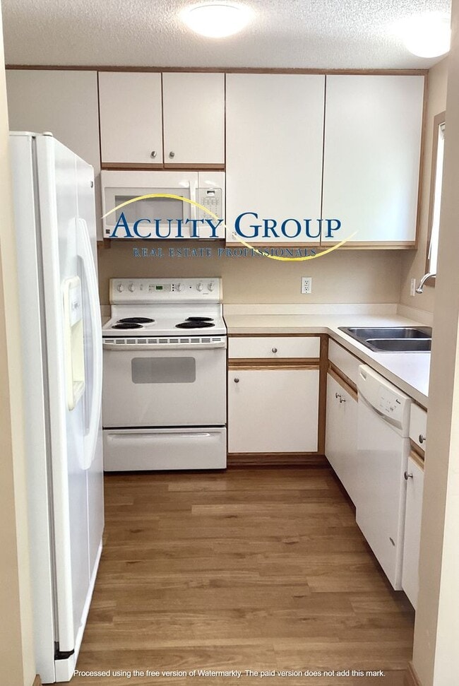 Building Photo - 2BR, 2BA Otsego Townhome for Rent