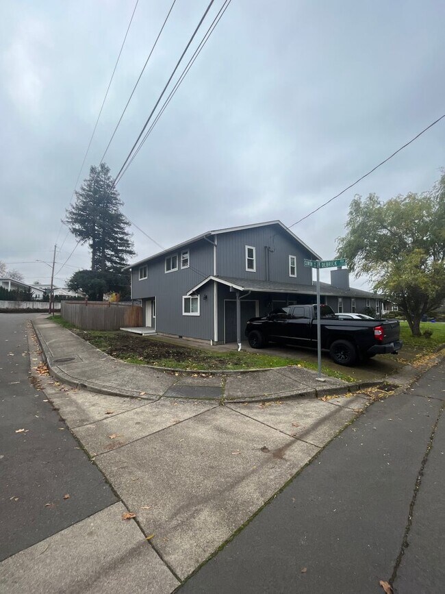 Building Photo - Ritz - Clinton Dup