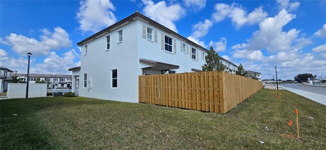 Foto del edificio - 2729 SE 26th Rd