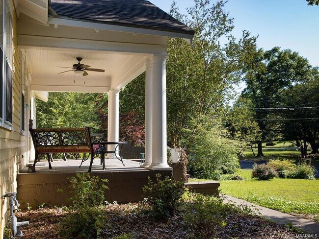 Foto del edificio - 3117 Cloverdale Rd