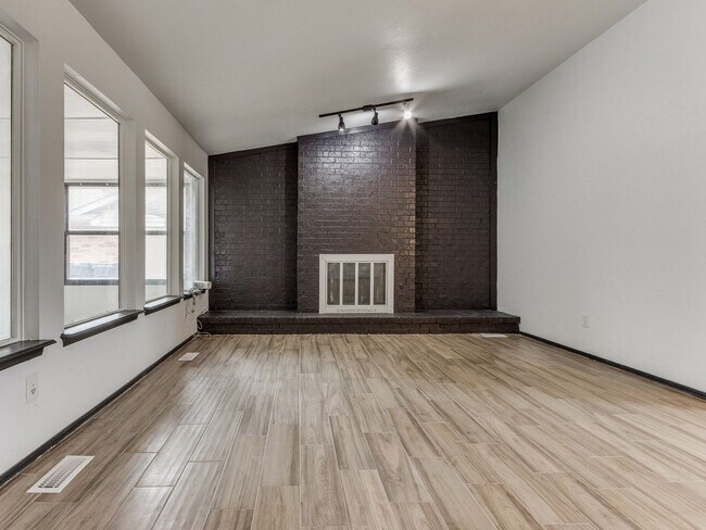 Foto del edificio - Available now!