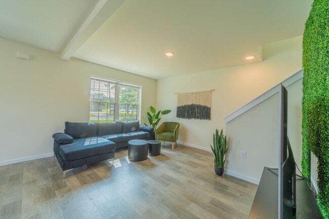 Building Photo - Move-in Ready, Fully Furnished Modern Build!