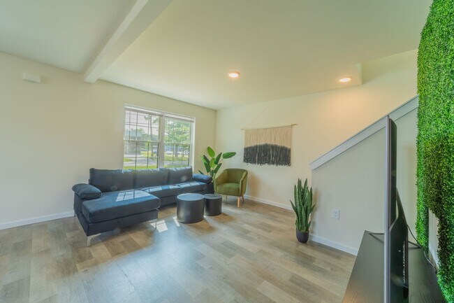 Foto del edificio - Move-in Ready, Fully Furnished Modern Build!