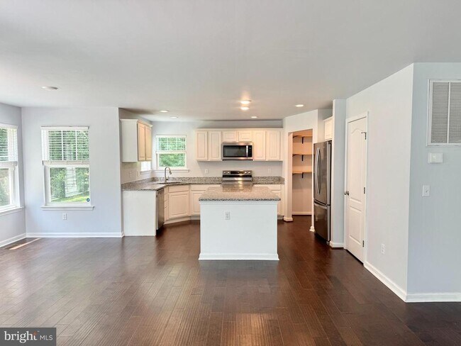 Foto del edificio - 206 Cranes Corner Rd