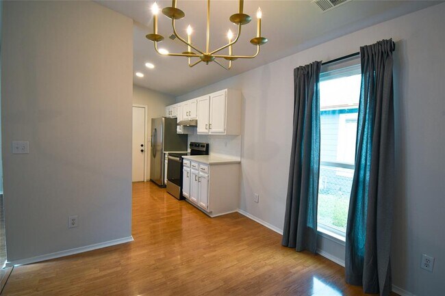 Building Photo - 1102 Sunbeam Cove