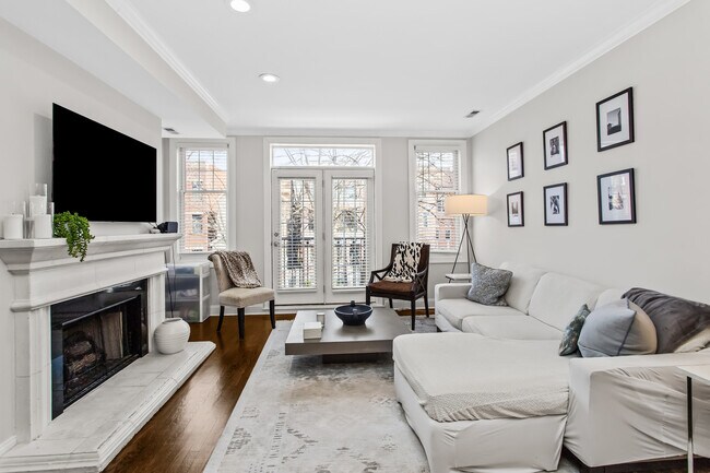 Foto del edificio - 3928 N Greenview Ave
