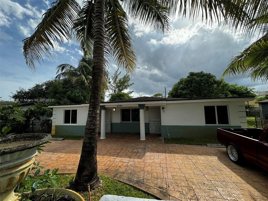 Primary Photo - 4206 SW 28th St