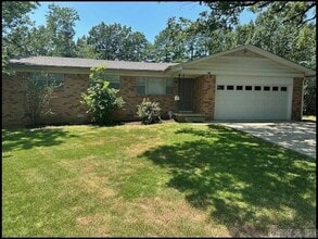 Building Photo - 604 Springwood Dr