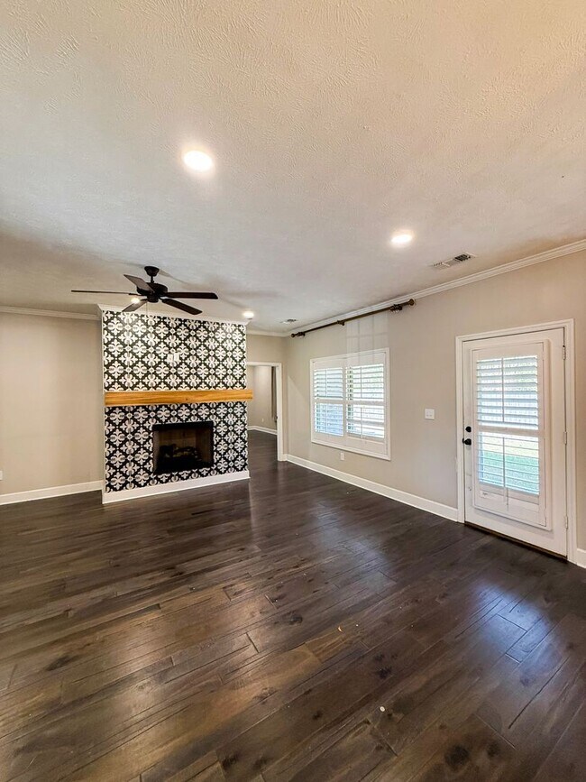 Foto del edificio - Beautifully Designed Home with Luxury Features – $2,400/Month