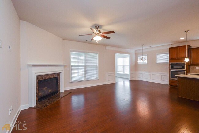 Building Photo - 717 Firefly Ct