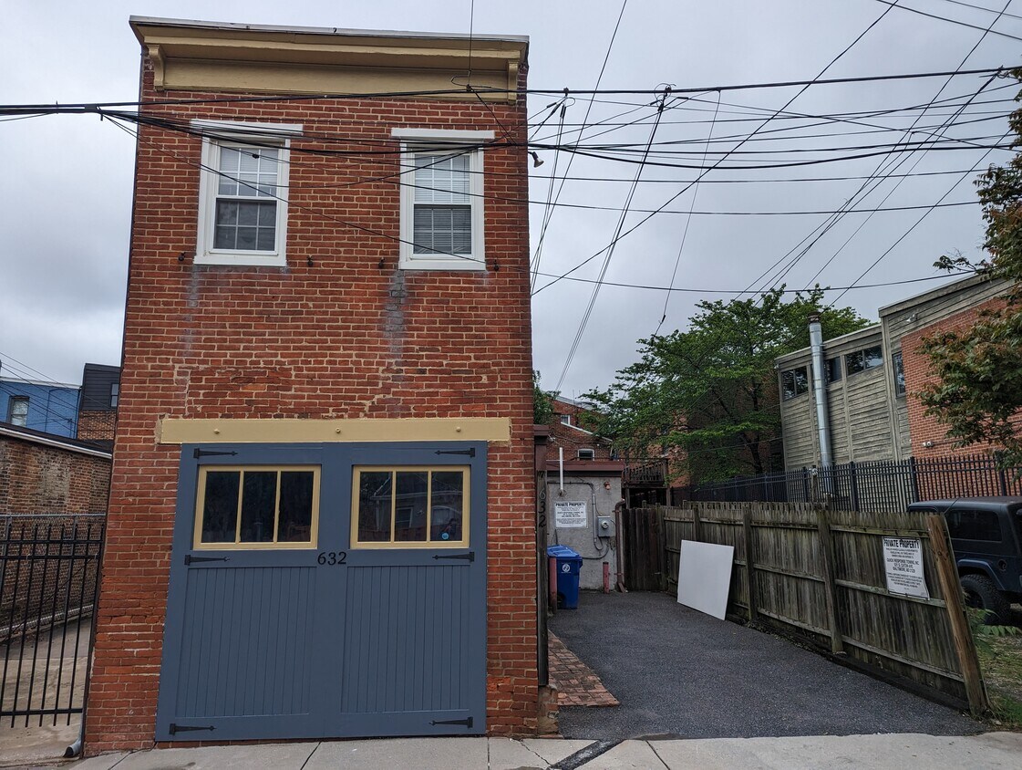 Primary Photo - 632 Eislen St