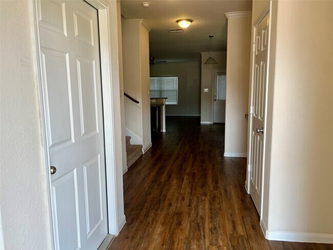 Building Photo - 606 Rosewood St