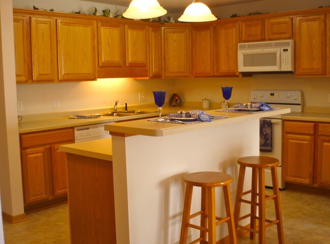 Large kitchen with Island - 15631 Linnet St NW