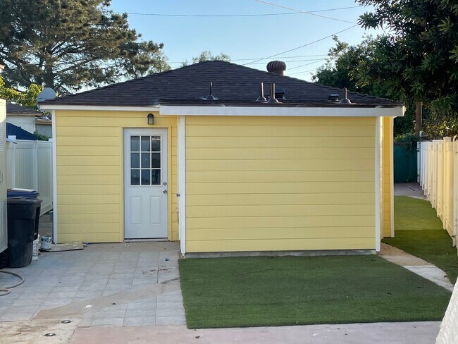 Frente - 610 W Manor Dr