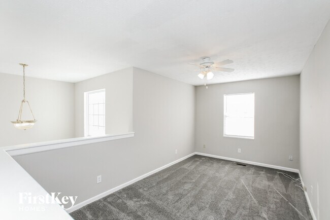 Foto del edificio - 7060 Harness Lakes Dr