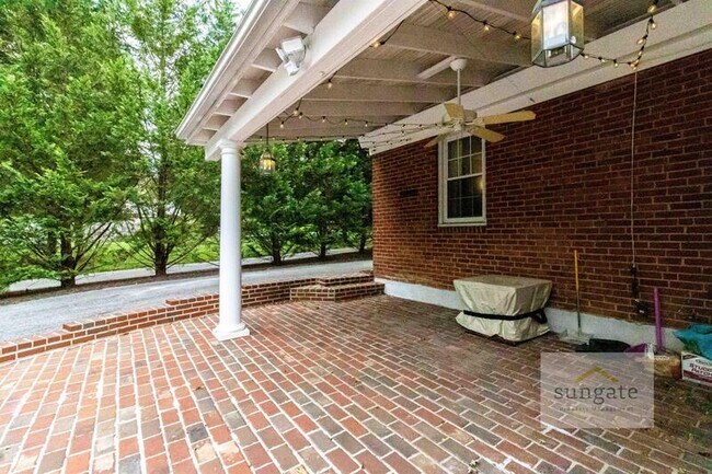 Foto del edificio - 326 Lincoln Ave