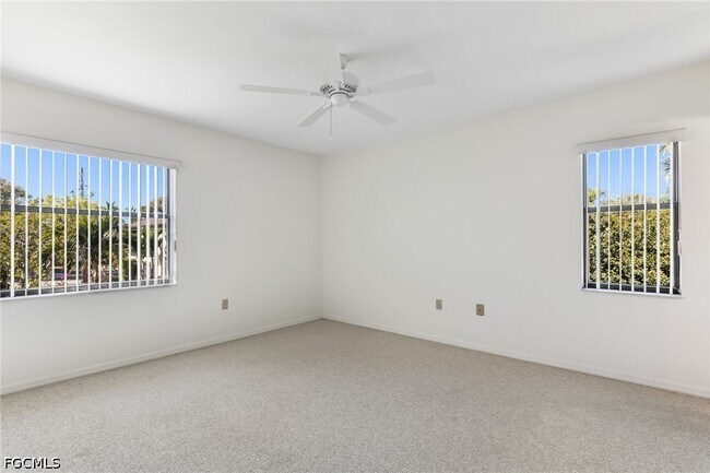 Foto del edificio - 9305 Lake Park Dr