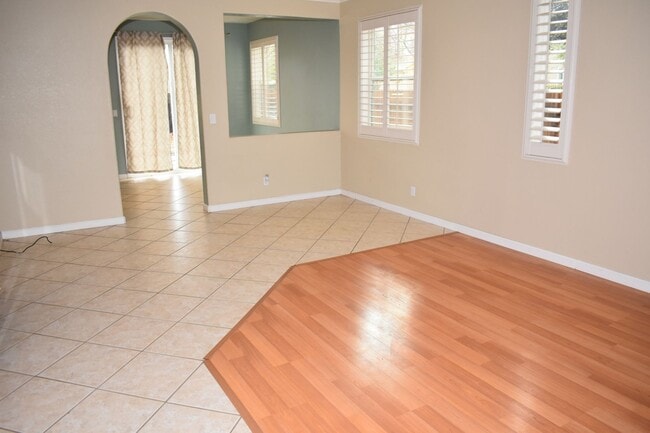 Building Photo - 32 Rossignol Cir