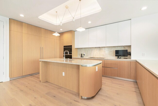 Building Photo - 1333 S Flagler Dr