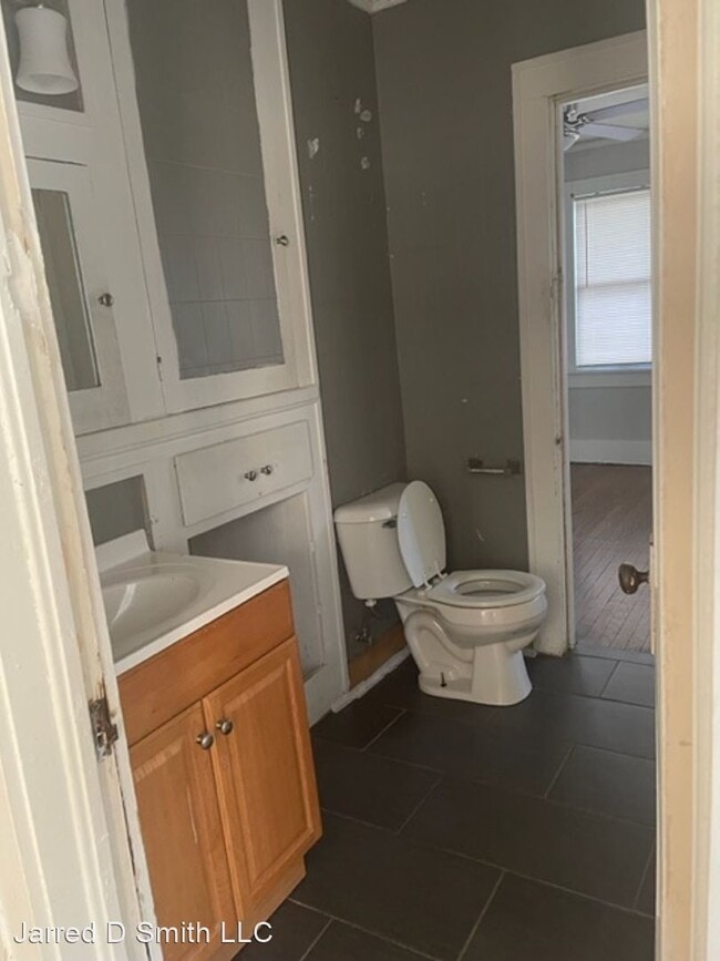 Building Photo - 2 br, 1 bath House - 1131 Northwest 42nd S...