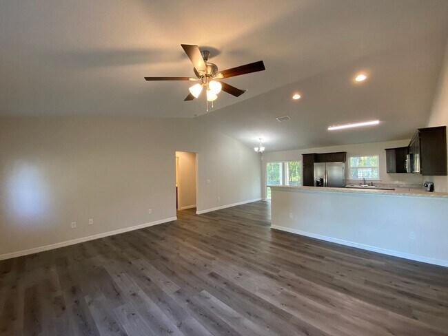 Foto del edificio - Custom Home - Desirable SE Ocala Neighborh...
