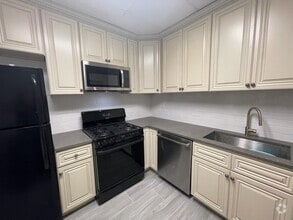 Building Photo - 266 Jericho Tpke