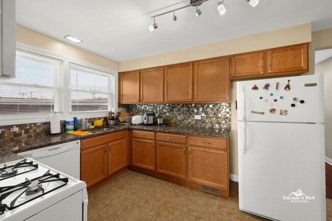 Foto del edificio - Super-sunny Skokie 2 Bed