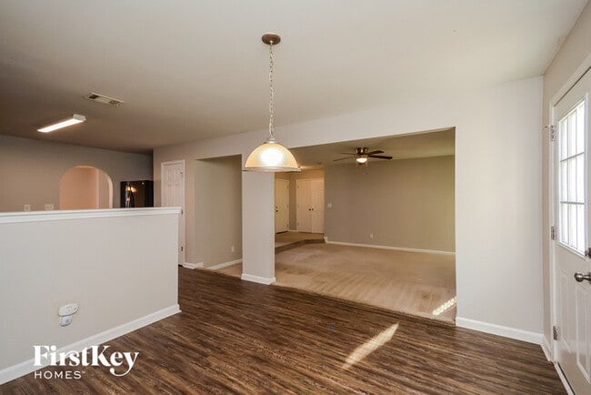 Building Photo - 620 Lakeridge Ct