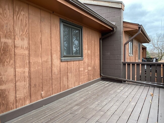 Front Deck - 7169 N 79th Plaza