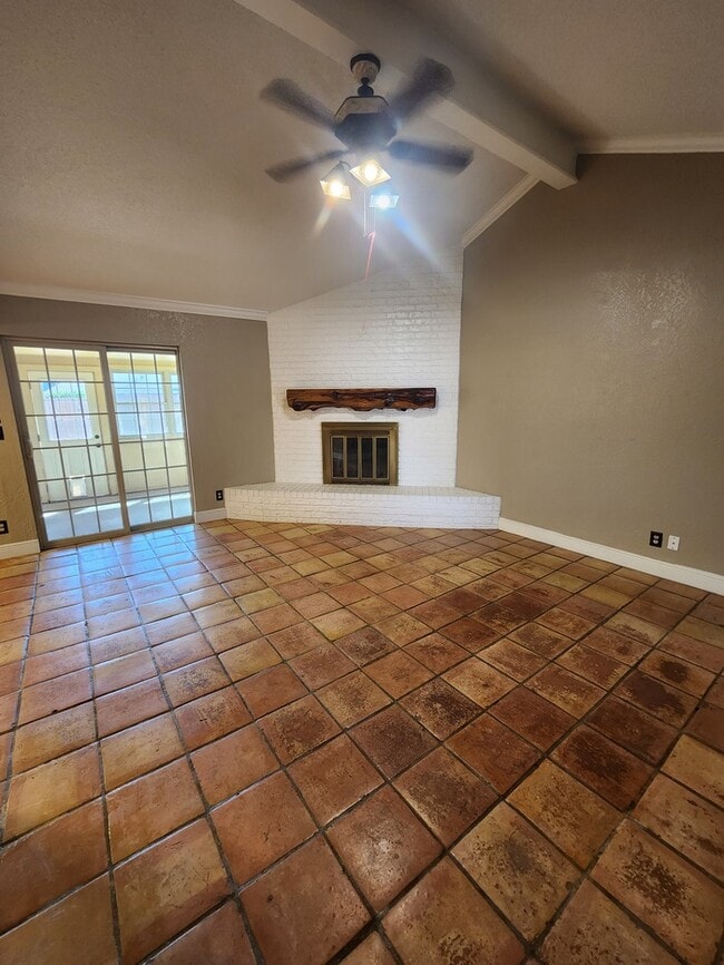 Foto del edificio - 3 bed 2 bath 2 car garage, move in ready!