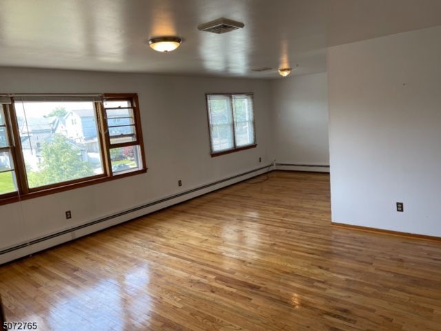 Building Photo - 552 Ziegler Ave