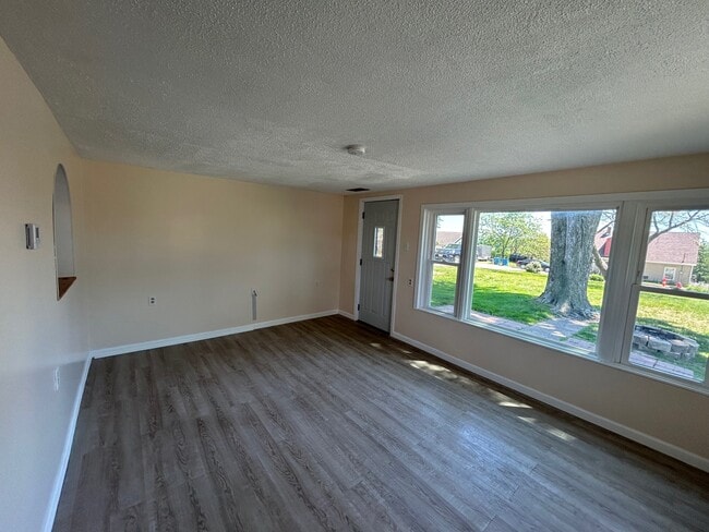 Building Photo - 730 5th St