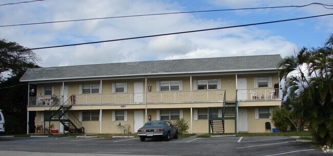 Building Photo - 1887 Juno Rd