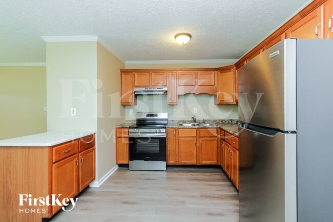 Building Photo - 702 Delbrook Dr