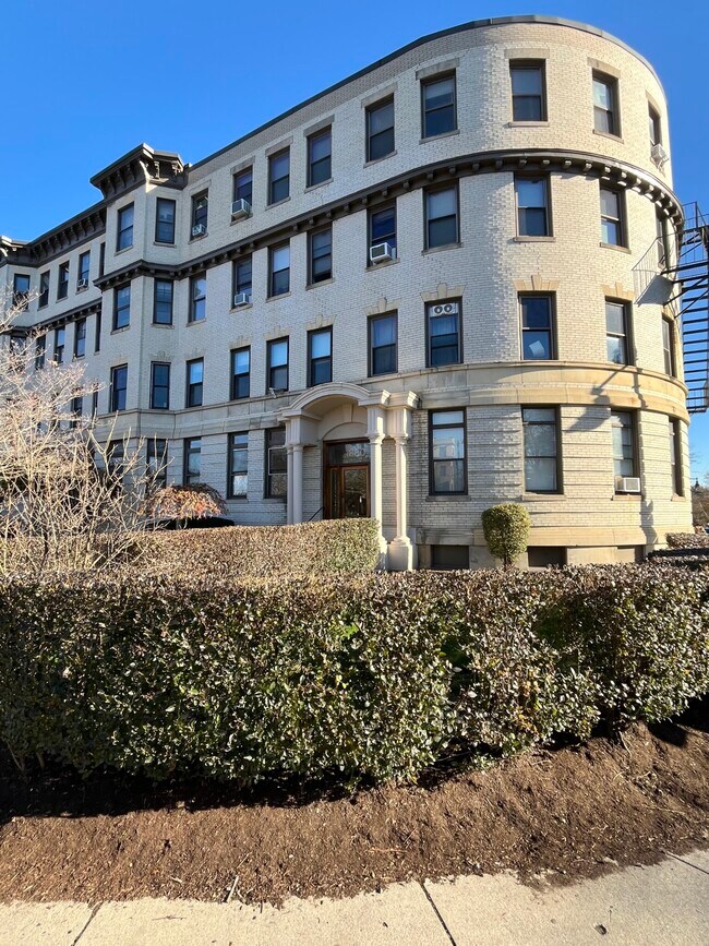 Building Photo - 1880 Commonwealth Ave