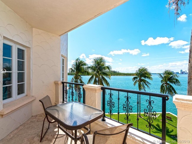 Foto del edificio - 2436 Fisher Island Dr