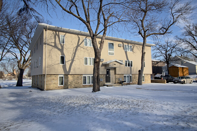 Building Photo - 915 7th St S
