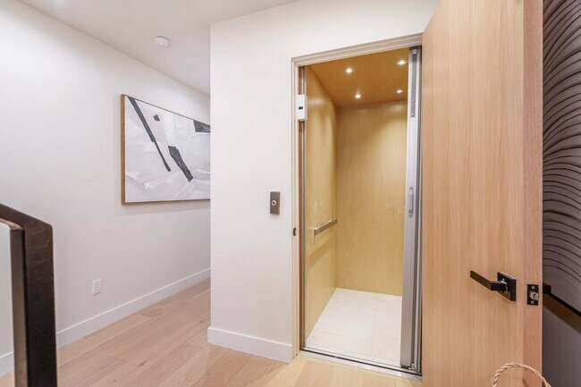 Foto del edificio - 1859 Barry Ave